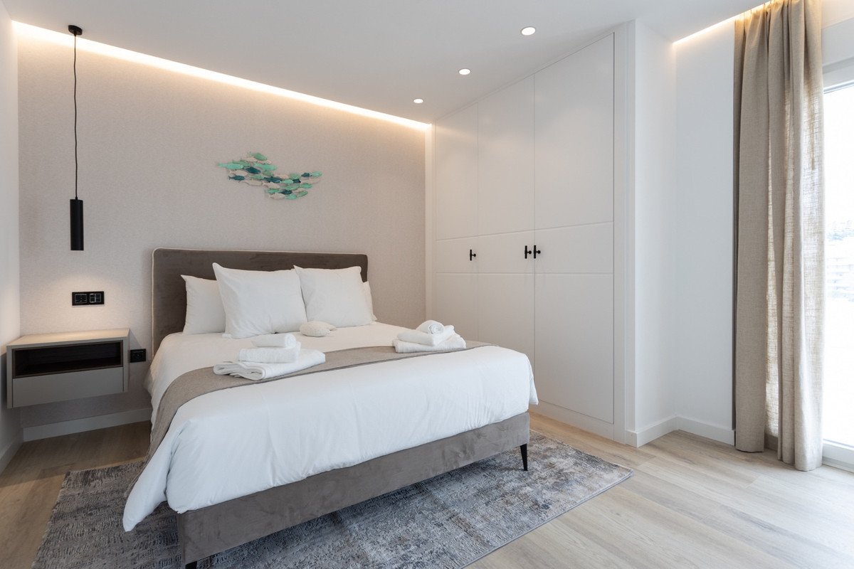4 Bed Apartment for sale in Nueva Andalucía Costa Del Sol, Málaga, Spain