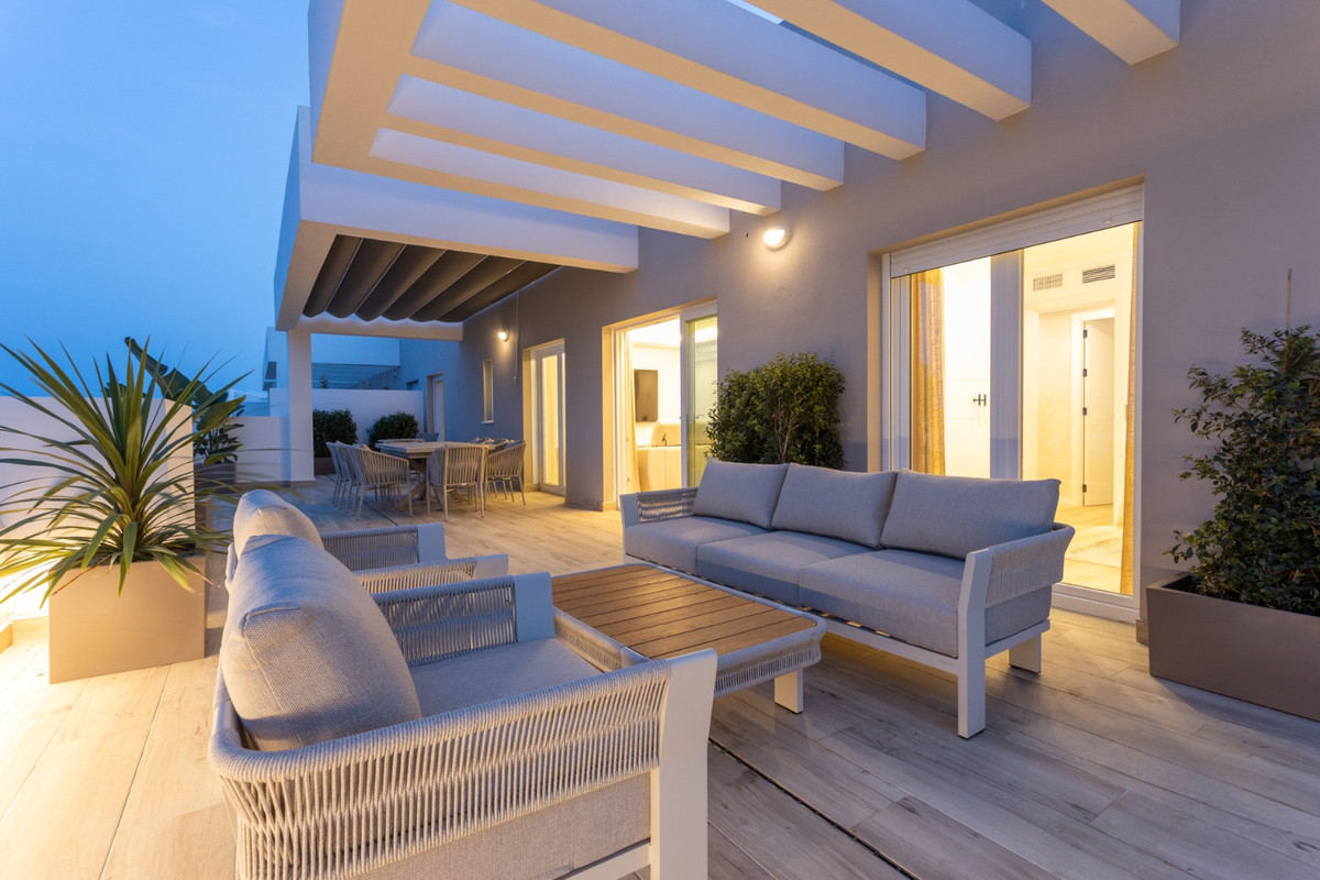 4 Bed Apartment for sale in Nueva Andalucía Costa Del Sol, Málaga, Spain