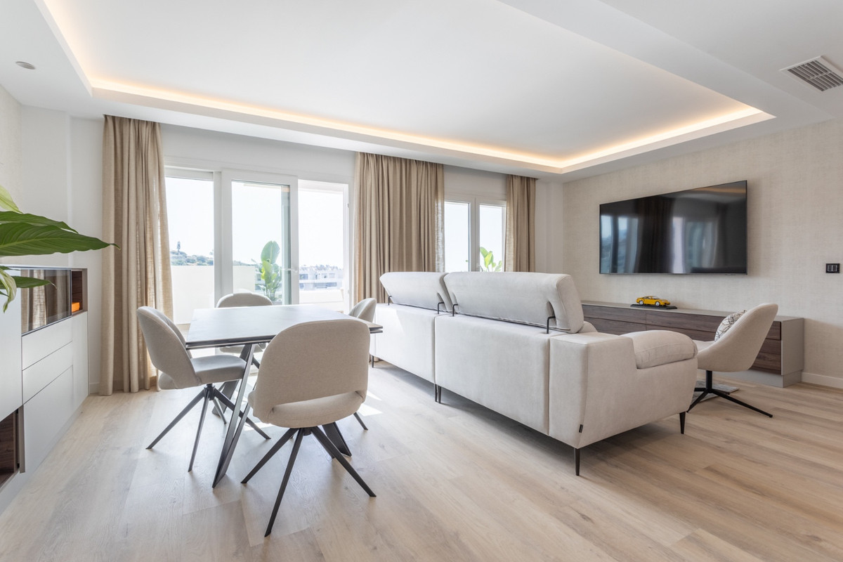 4 Bed Apartment for sale in Nueva Andalucía Costa Del Sol, Málaga, Spain