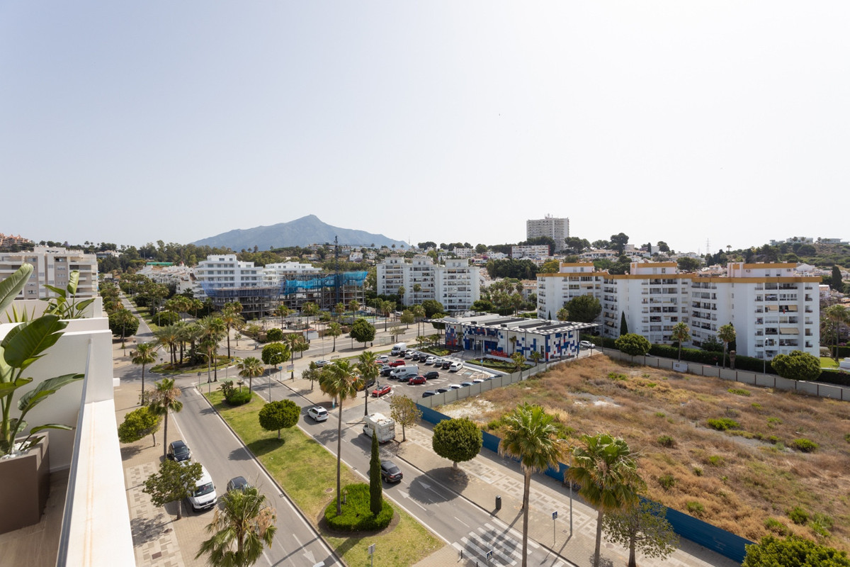 4 Bed Apartment for sale in Nueva Andalucía Costa Del Sol, Málaga, Spain