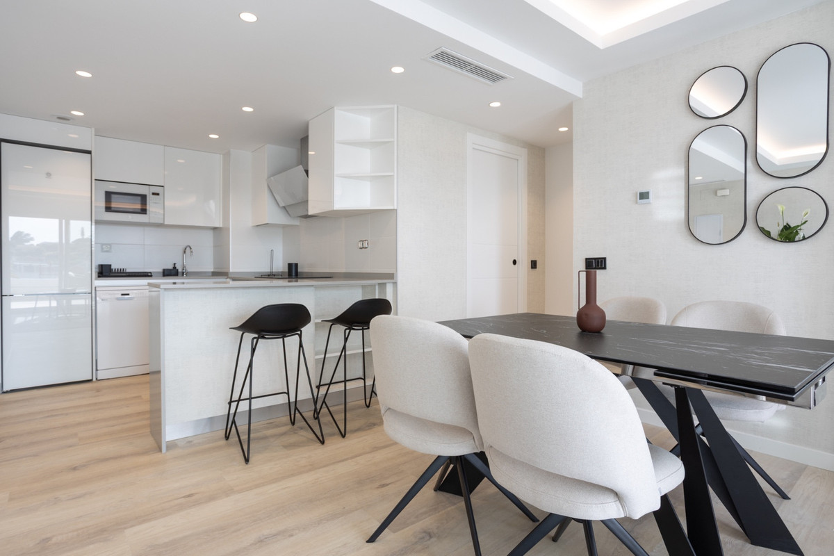 Se vende Apartamento Planta Media de 2 dormitorios en Costa Del Sol, Málaga, España