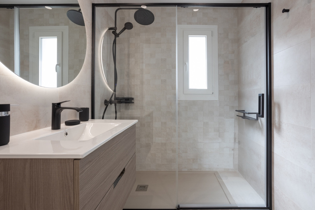 Se vende Apartamento Planta Media de 2 dormitorios en Costa Del Sol, Málaga, España