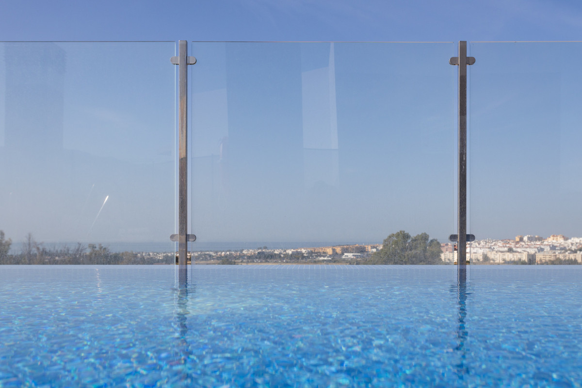 Se vende Apartamento Planta Media de 2 dormitorios en Costa Del Sol, Málaga, España