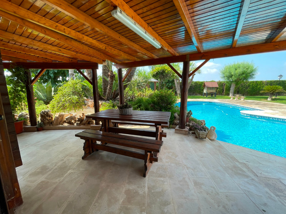 Se vende Villa - Chalet de 4 dormitorios en Costa Blanca, Alicante, España