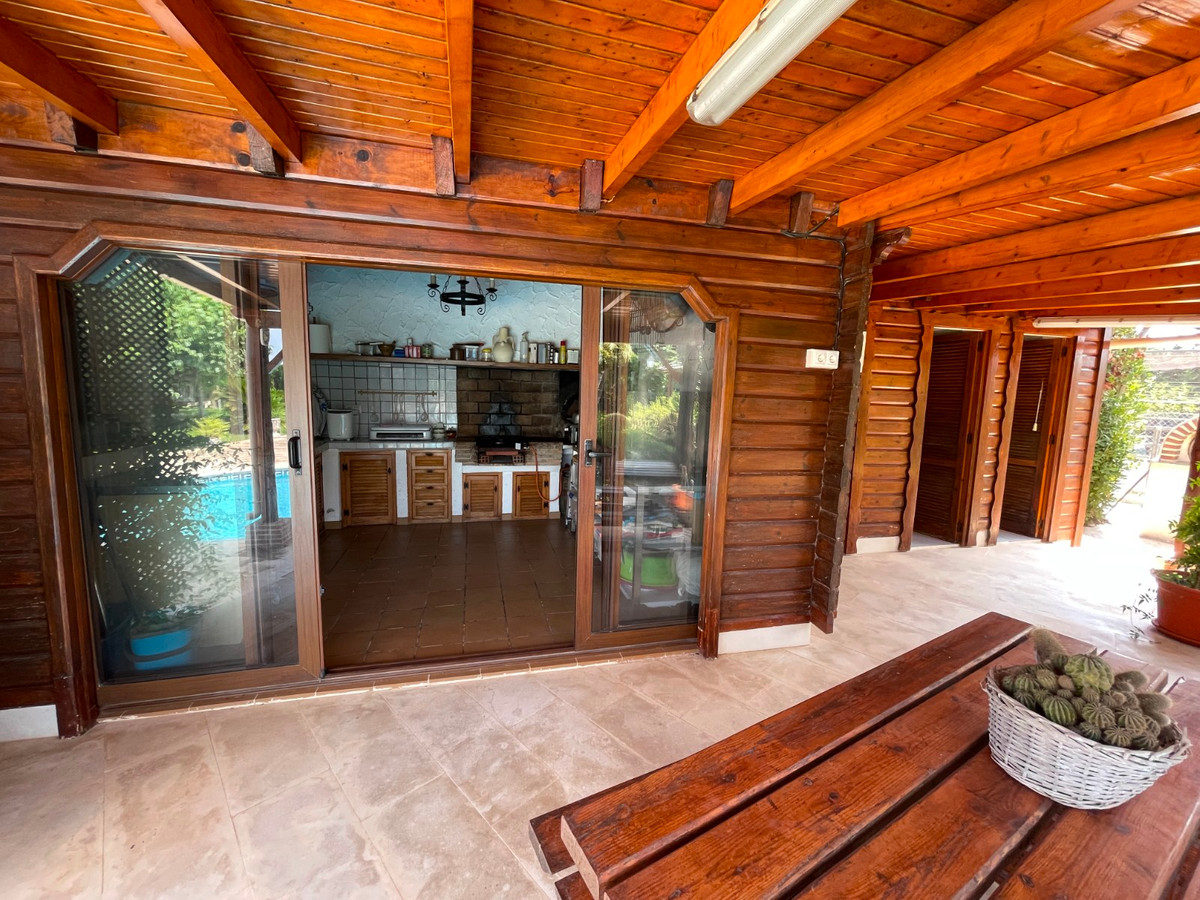 Se vende Villa - Chalet de 4 dormitorios en Costa Blanca, Alicante, España