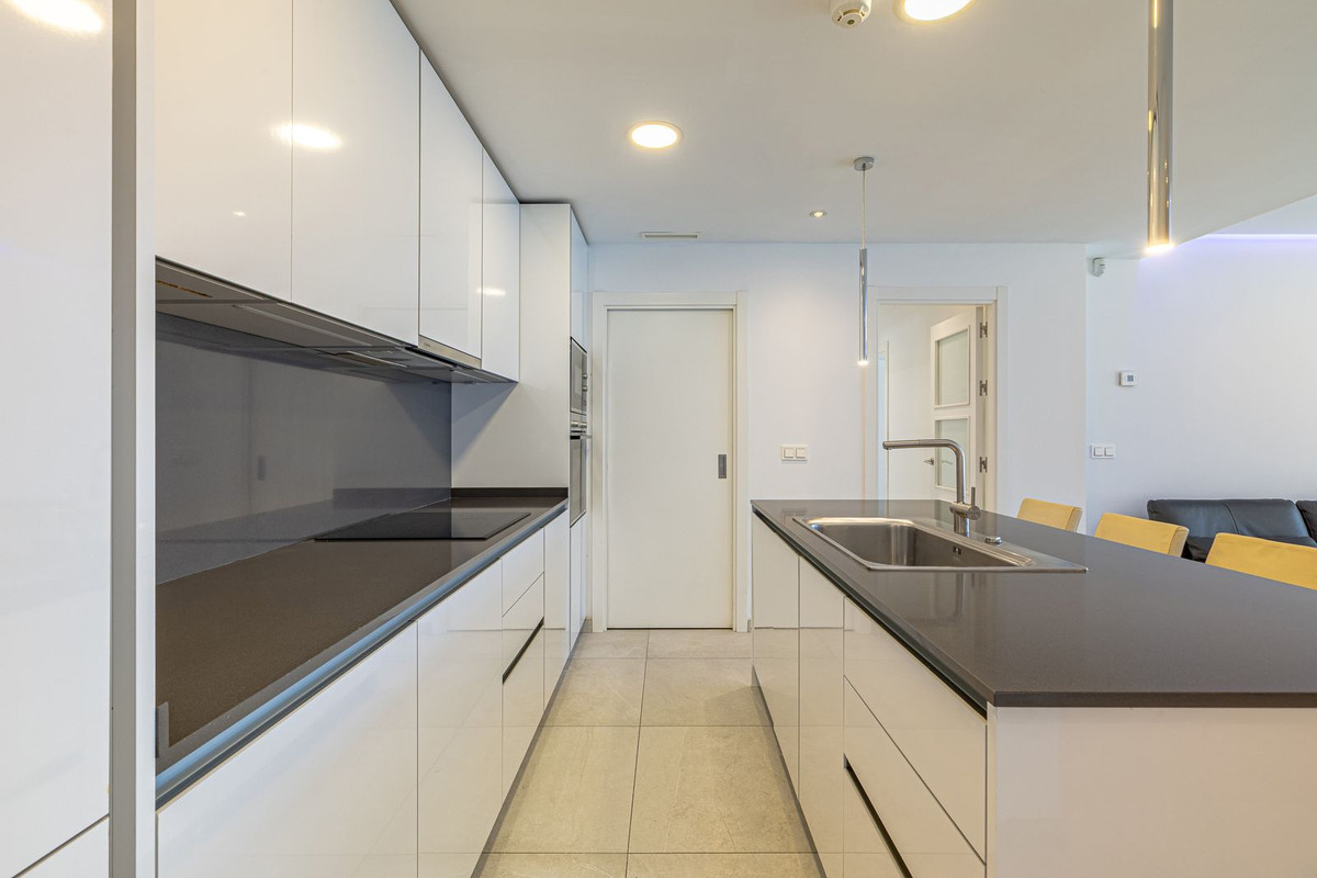 3 Bed Apartment for sale in La Quinta Costa Del Sol, Málaga, Spain