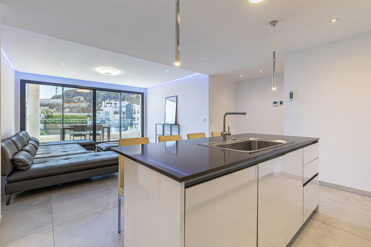 3 Bed Apartment for sale in La Quinta Costa Del Sol, Málaga, Spain