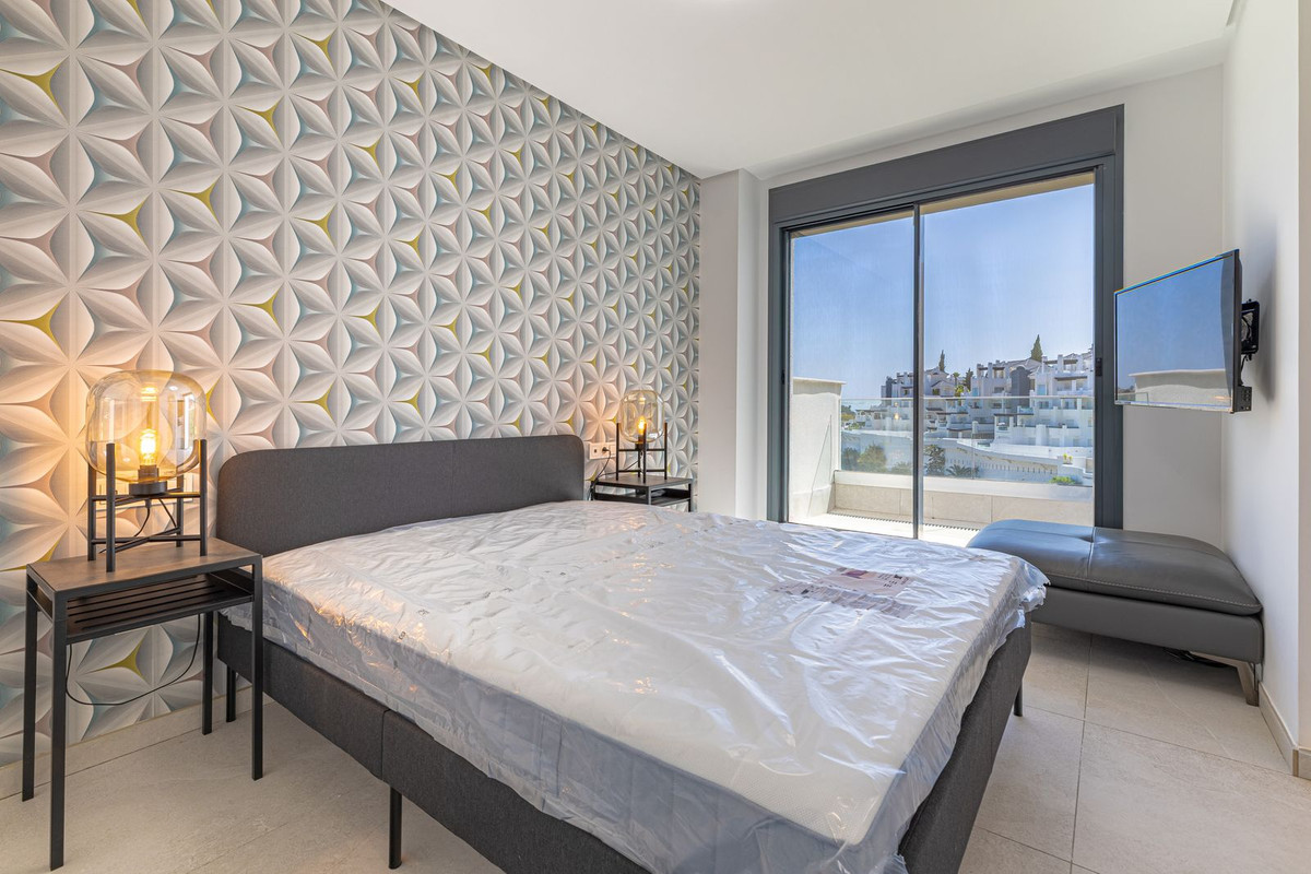 3 Bed Apartment for sale in La Quinta Costa Del Sol, Málaga, Spain
