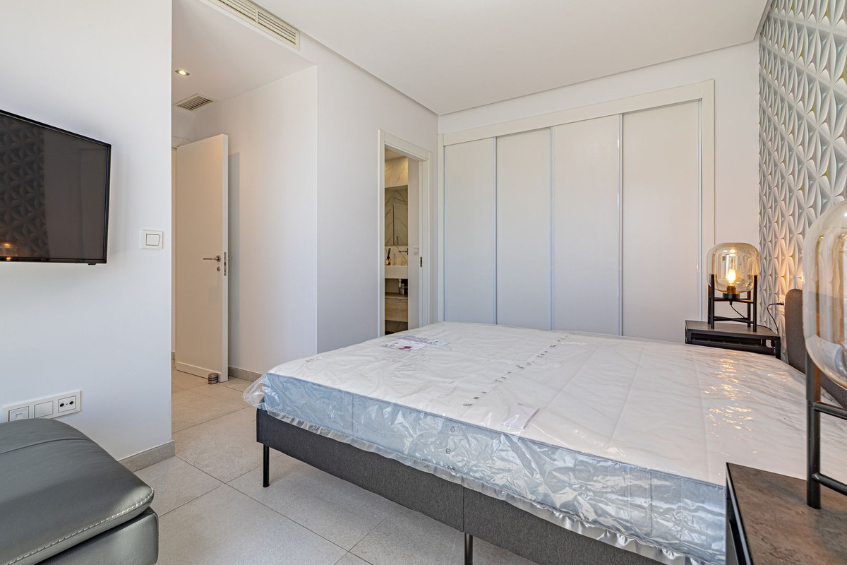 3 Bed Apartment for sale in La Quinta Costa Del Sol, Málaga, Spain