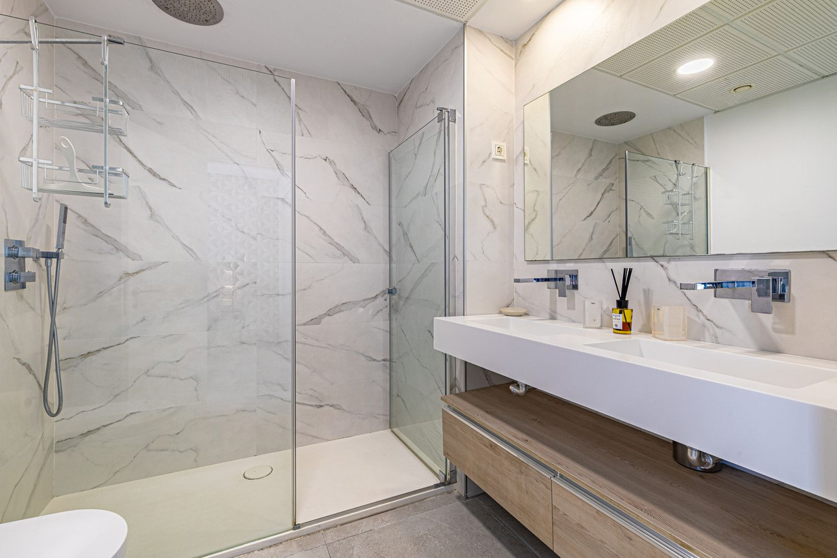 3 Bed Apartment for sale in La Quinta Costa Del Sol, Málaga, Spain