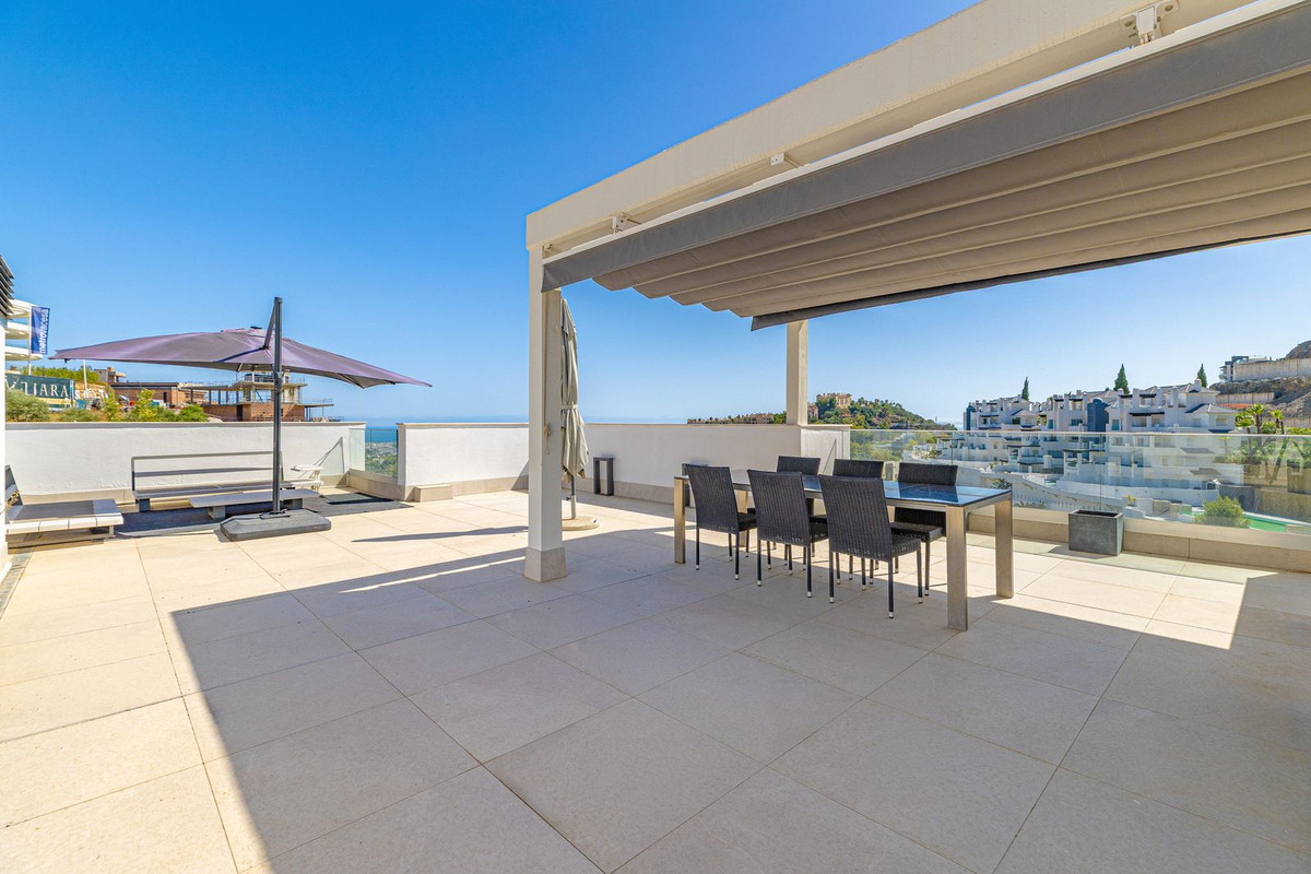 3 Bed Apartment for sale in La Quinta Costa Del Sol, Málaga, Spain