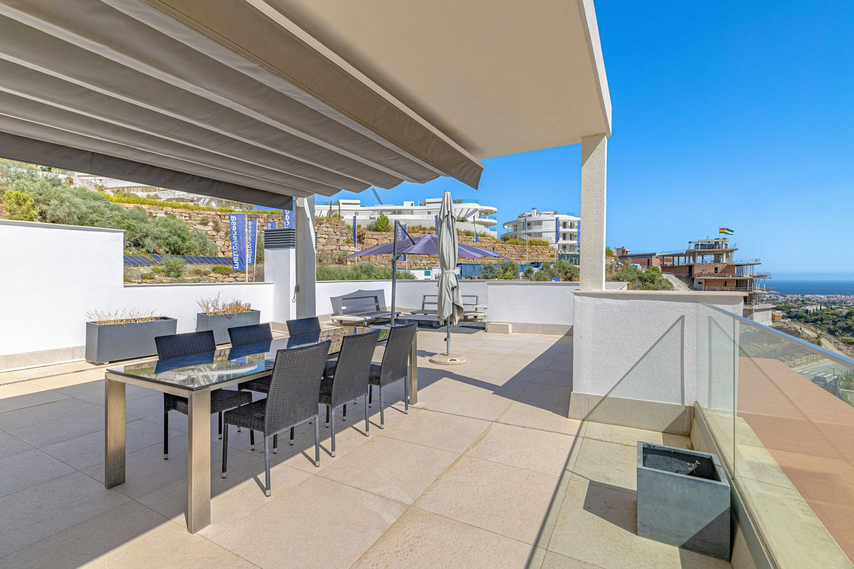 3 Bed Apartment for sale in La Quinta Costa Del Sol, Málaga, Spain