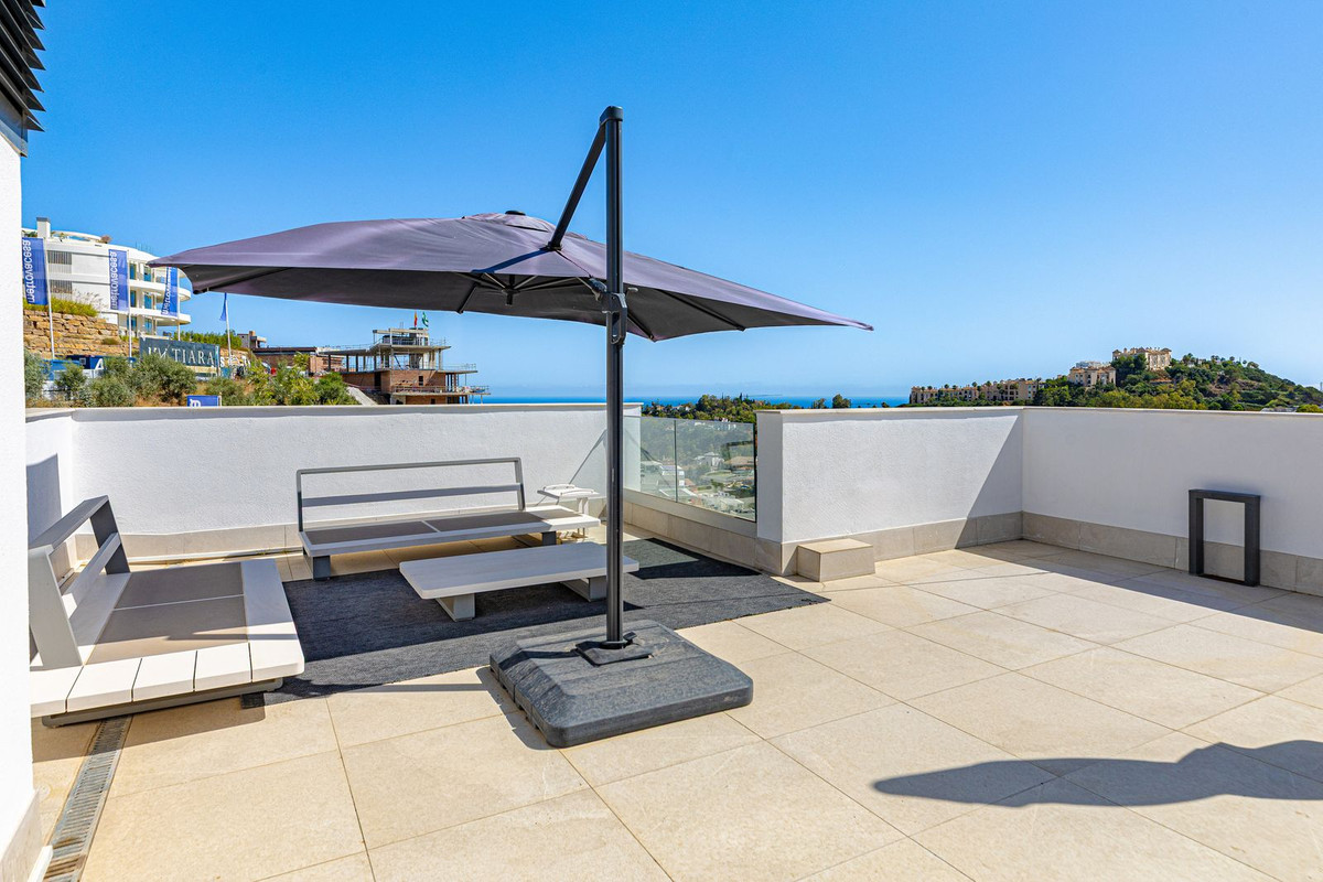 3 Bed Apartment for sale in La Quinta Costa Del Sol, Málaga, Spain