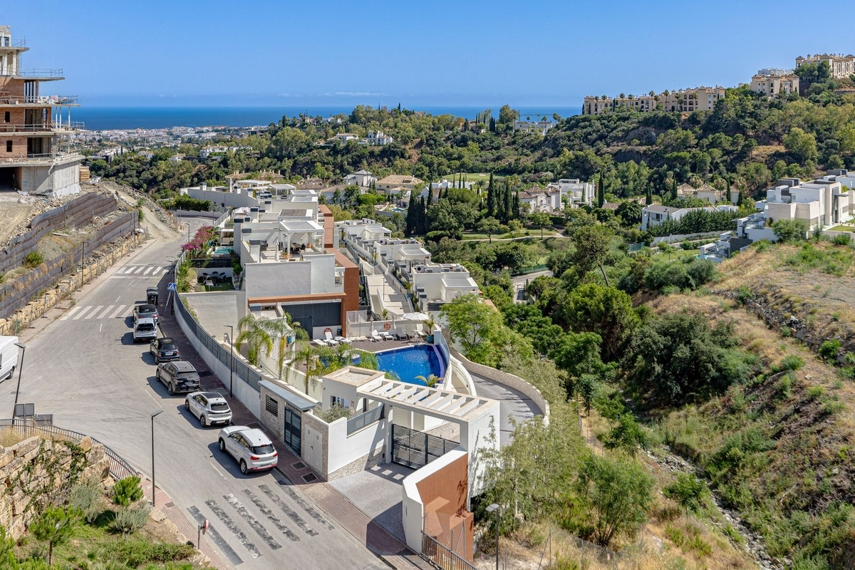 3 Bed Apartment for sale in La Quinta Costa Del Sol, Málaga, Spain