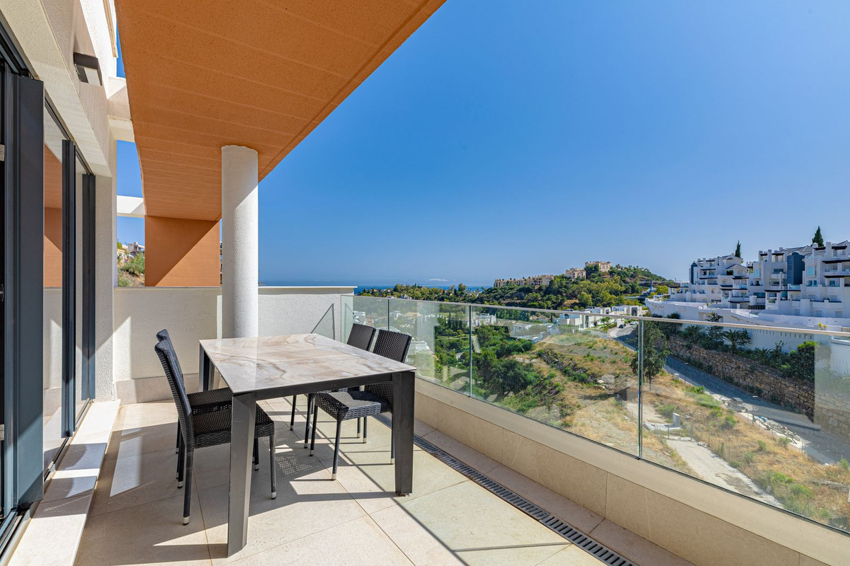 3 Bed Apartment for sale in La Quinta Costa Del Sol, Málaga, Spain