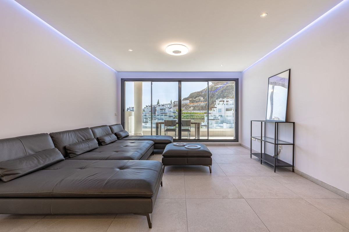 3 Bed Apartment for sale in La Quinta Costa Del Sol, Málaga, Spain