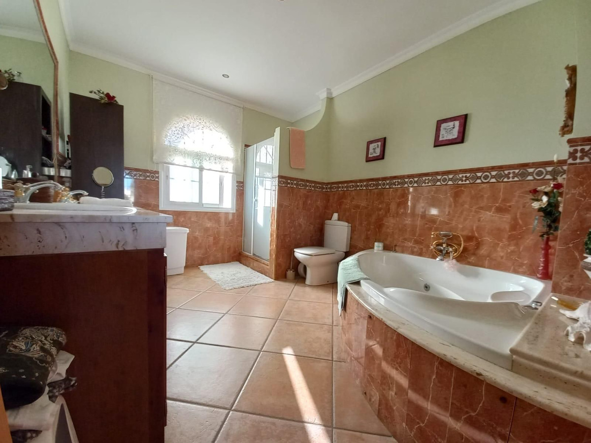 5 Bed Townhouse for sale in San Pedro De Alcántara Costa Del Sol, Málaga, Spain