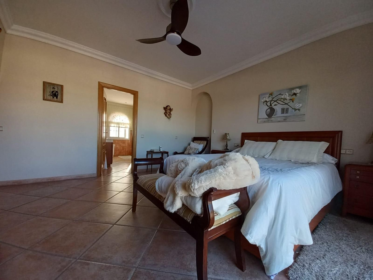 5 Bed Townhouse for sale in San Pedro De Alcántara Costa Del Sol, Málaga, Spain