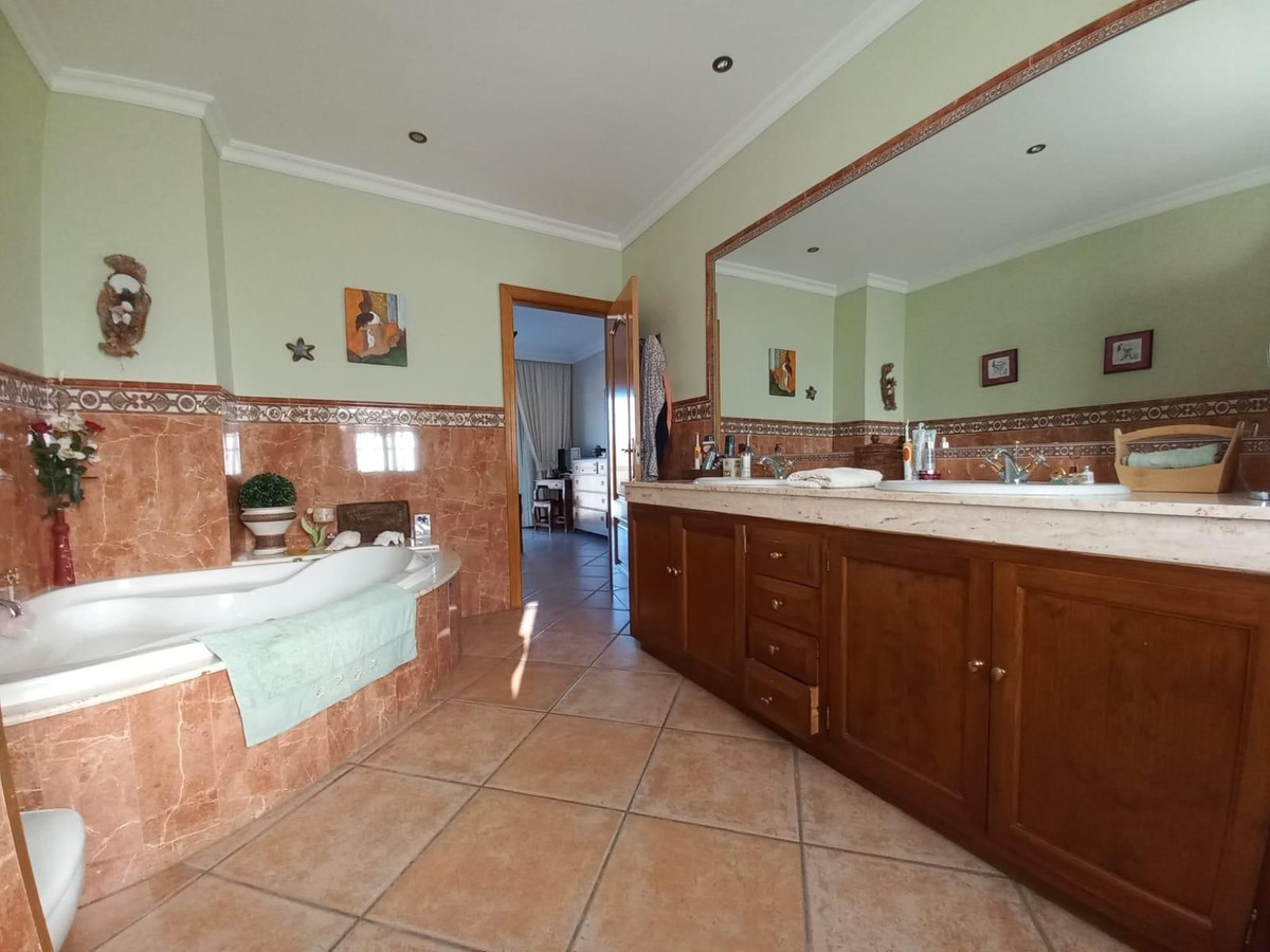 5 Bed Townhouse for sale in San Pedro De Alcántara Costa Del Sol, Málaga, Spain