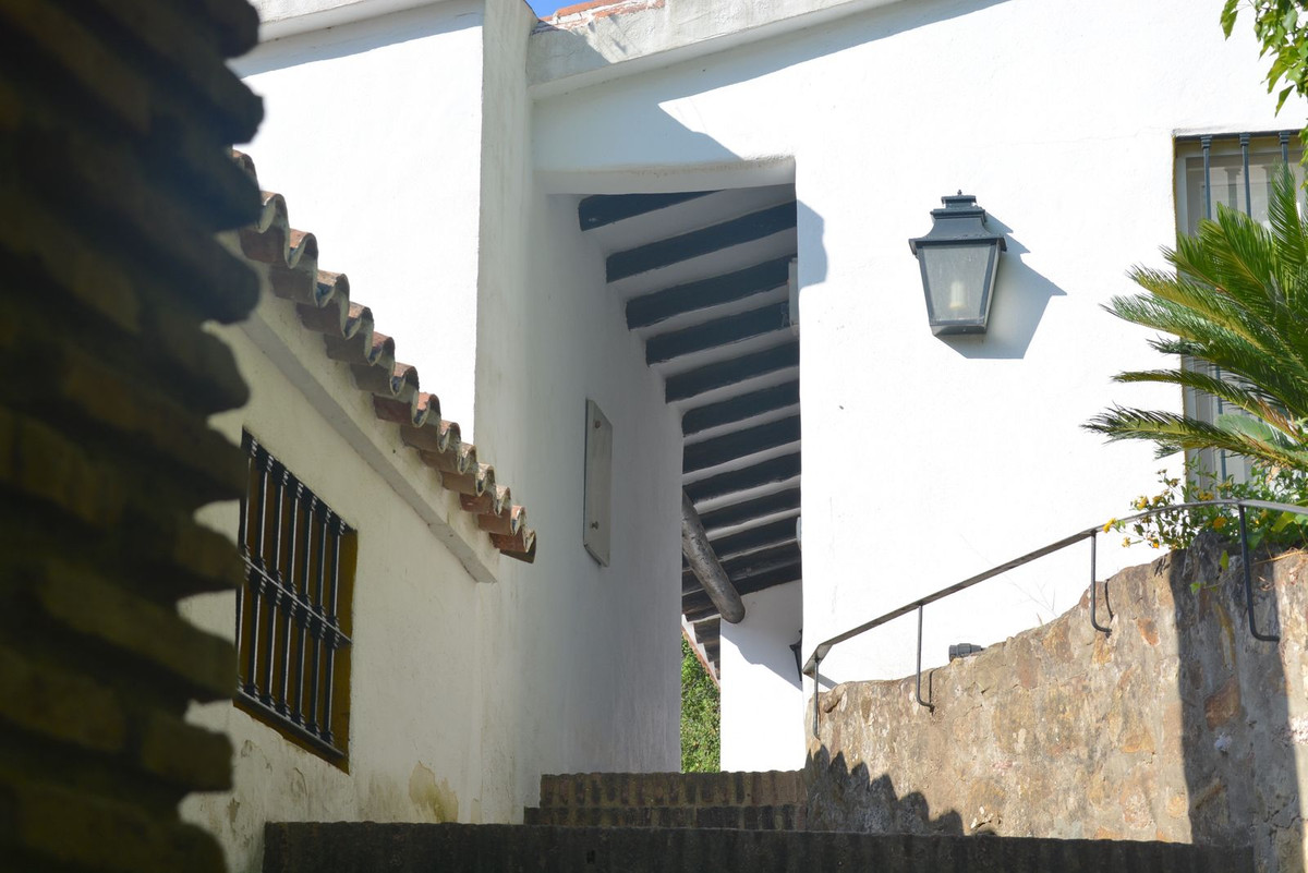 8 Bed Townhouse for sale in Gaucín Costa Del Sol, Málaga, Spain