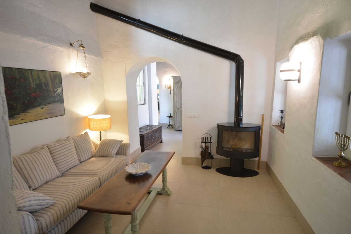 8 Bed Townhouse for sale in Gaucín Costa Del Sol, Málaga, Spain