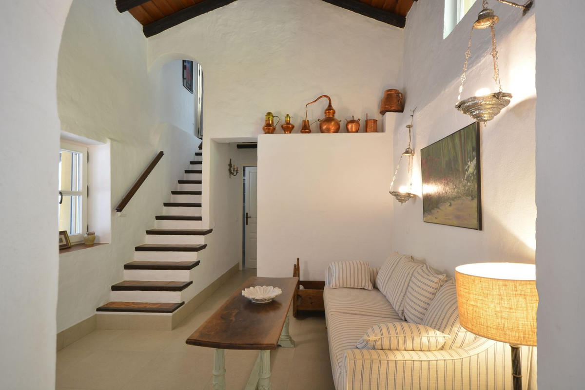 8 Bed Townhouse for sale in Gaucín Costa Del Sol, Málaga, Spain