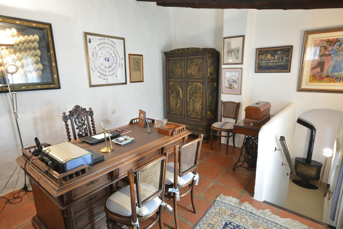 8 Bed Townhouse for sale in Gaucín Costa Del Sol, Málaga, Spain