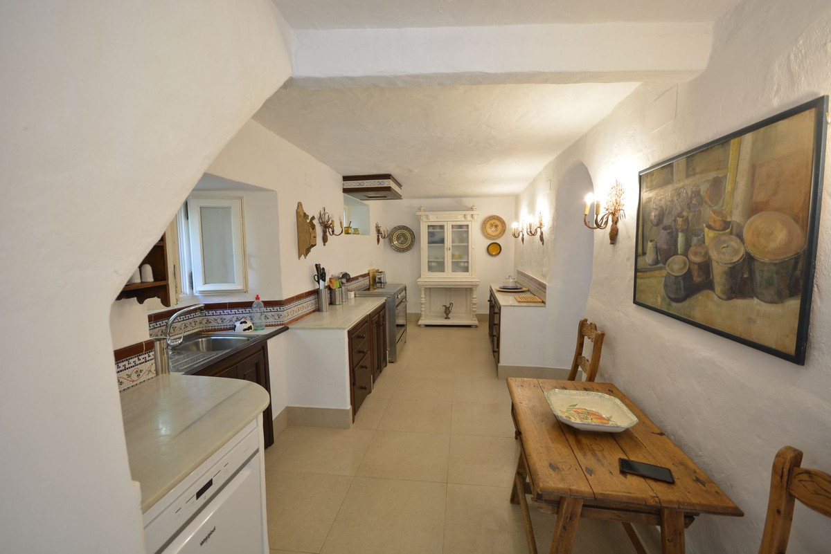 8 Bed Townhouse for sale in Gaucín Costa Del Sol, Málaga, Spain