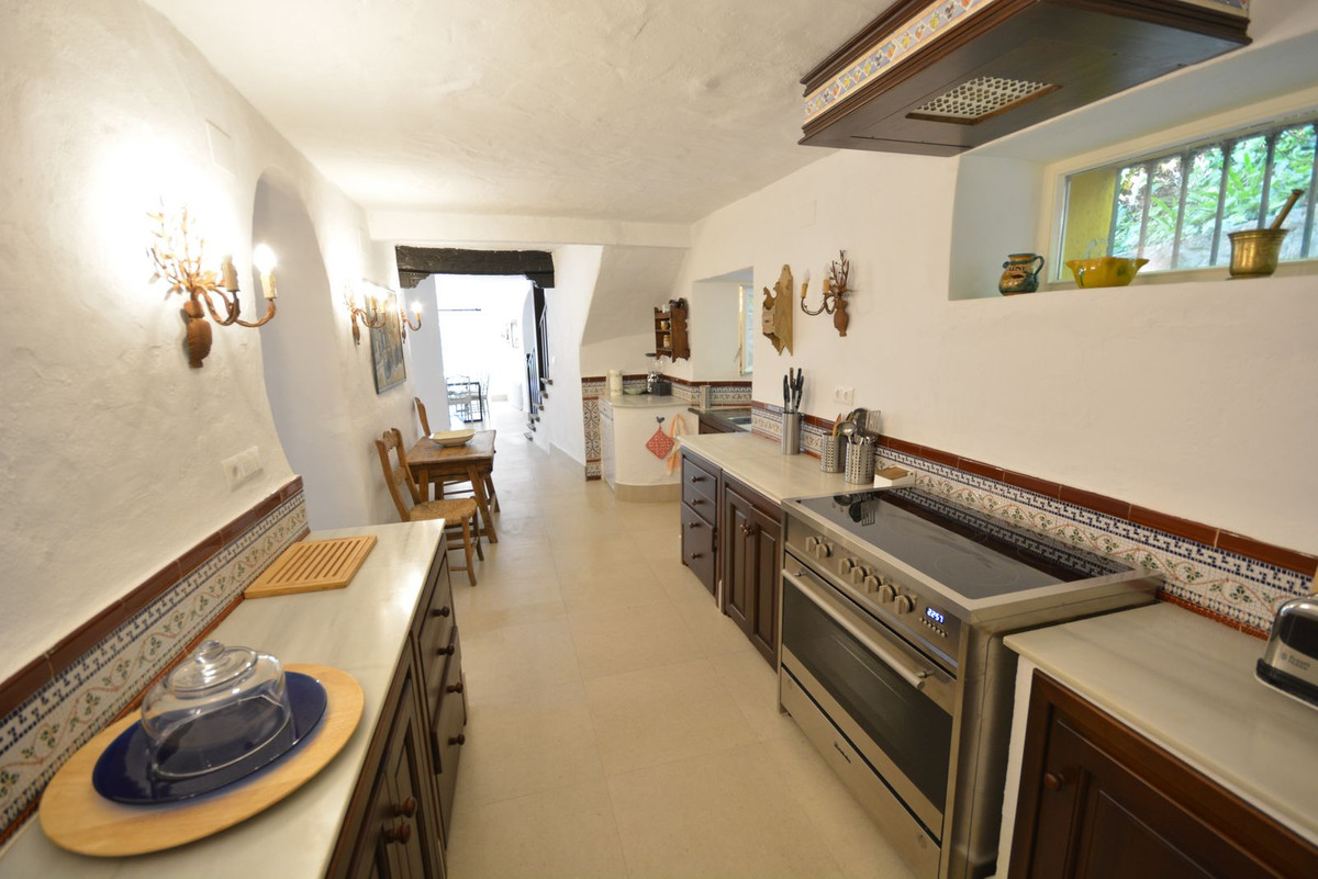 8 Bed Townhouse for sale in Gaucín Costa Del Sol, Málaga, Spain