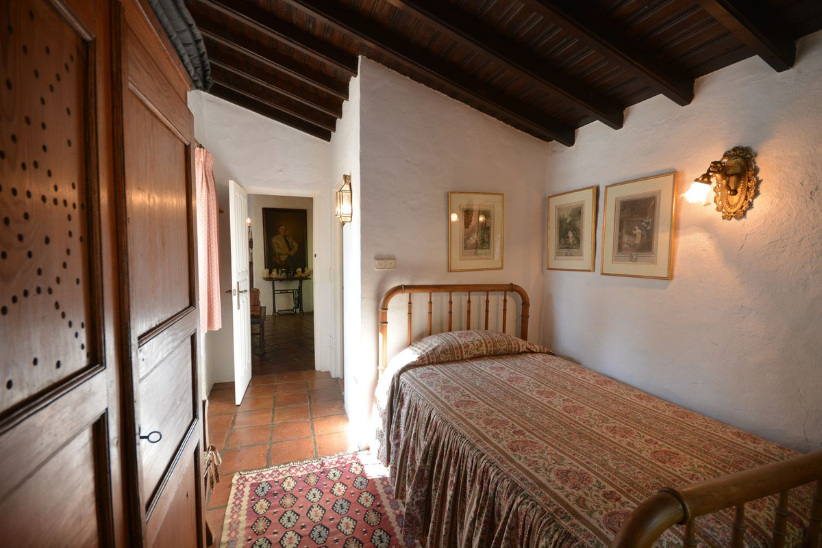 8 Bed Townhouse for sale in Gaucín Costa Del Sol, Málaga, Spain