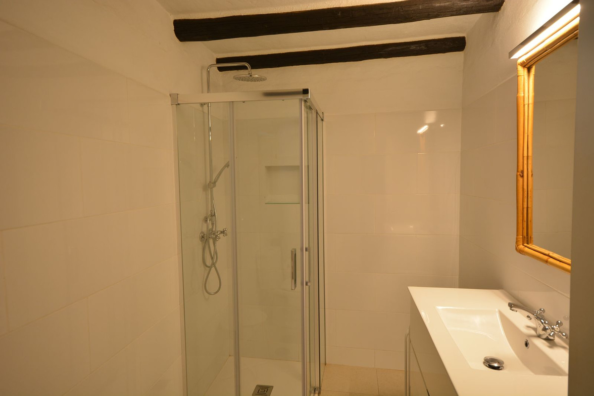 8 Bed Townhouse for sale in Gaucín Costa Del Sol, Málaga, Spain