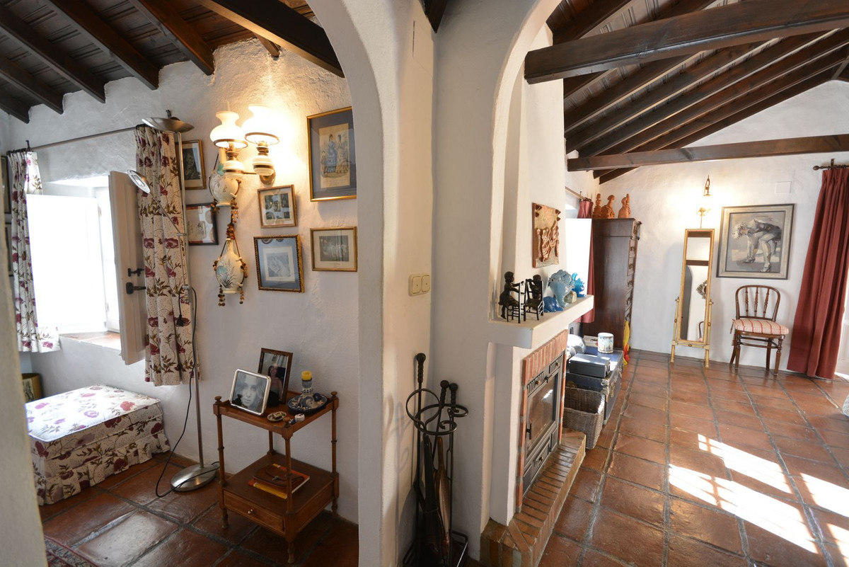 8 Bed Townhouse for sale in Gaucín Costa Del Sol, Málaga, Spain