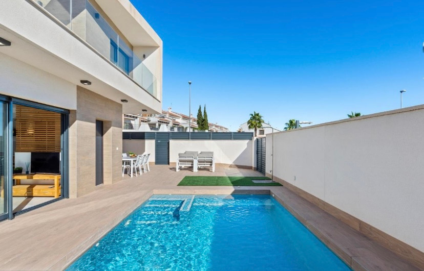 Se vende Villa - Chalet de 3 dormitorios en Costa Blanca, Alicante, España