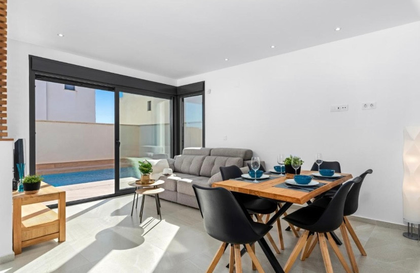 Se vende Villa - Chalet de 3 dormitorios en Costa Blanca, Alicante, España