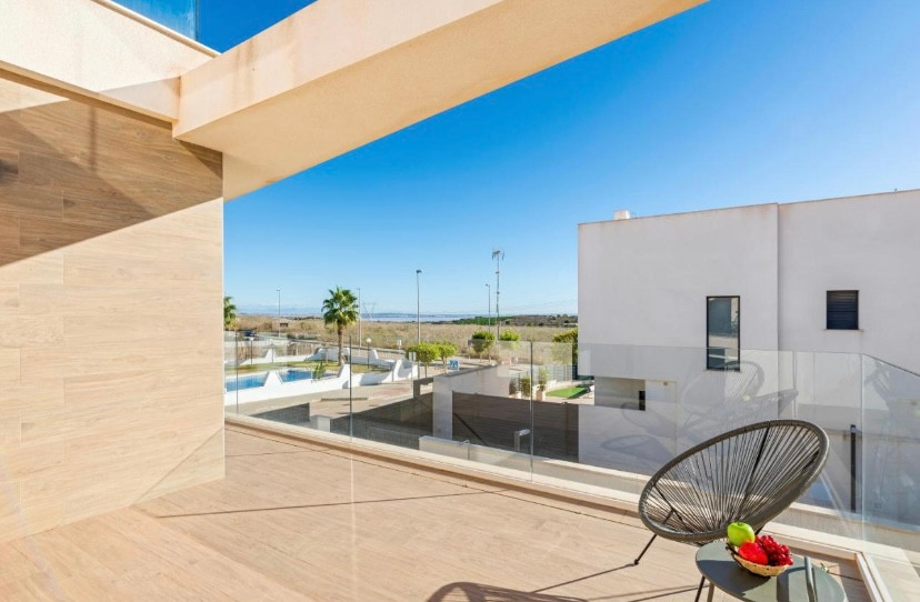 Se vende Villa - Chalet de 3 dormitorios en Costa Blanca, Alicante, España