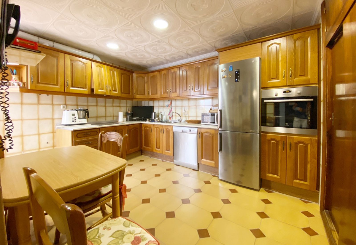 4 Bed Townhouse for sale in Marbella Costa Del Sol, Málaga, Spain