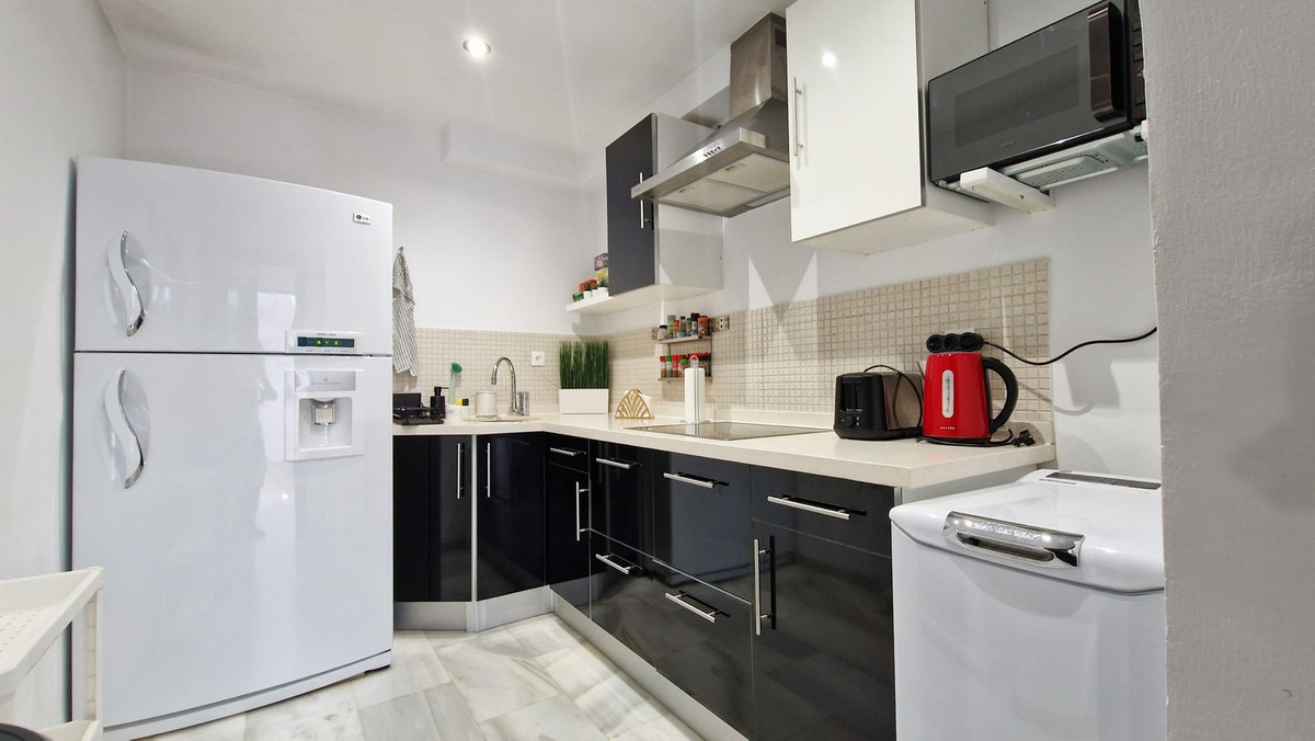 2 Bed Apartment for sale in Puerto Banús Costa Del Sol, Málaga, Spain