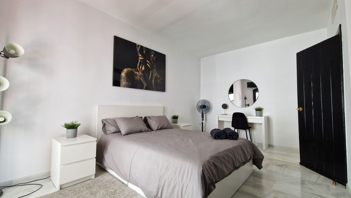 2 Bed Apartment for sale in Puerto Banús Costa Del Sol, Málaga, Spain