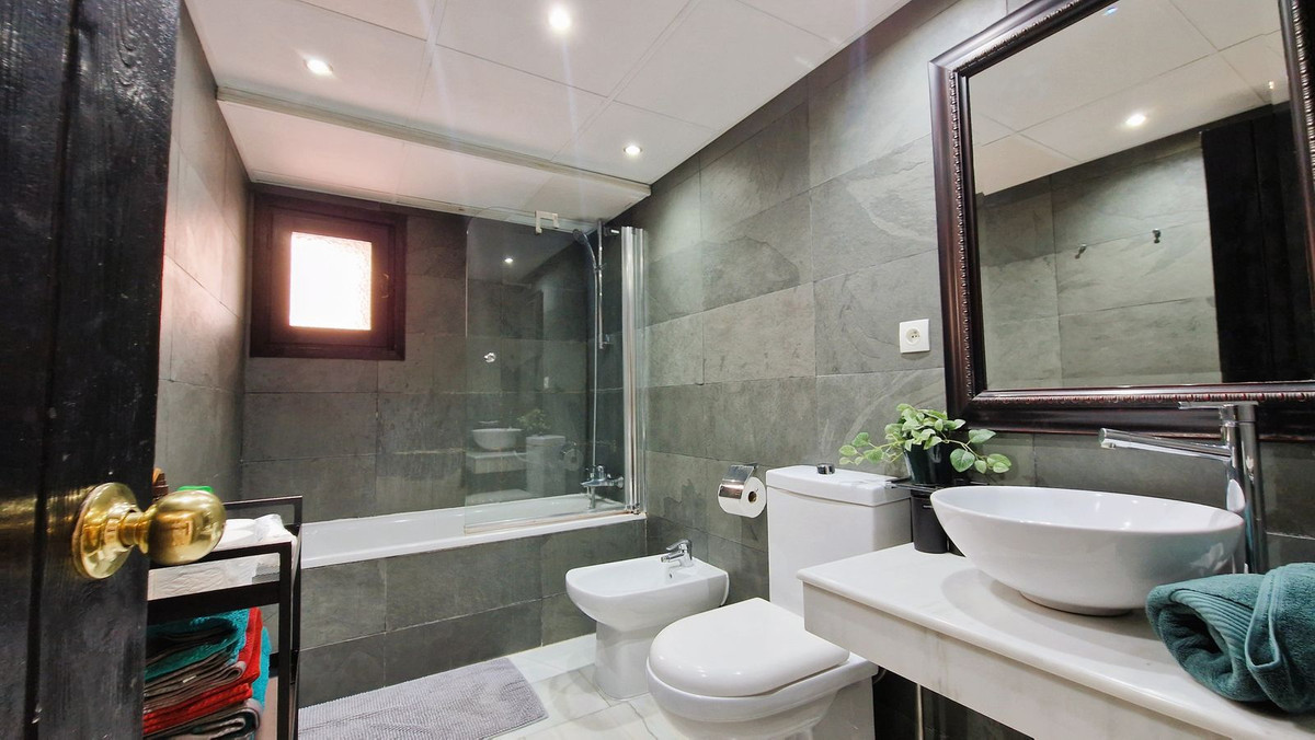 2 Bed Apartment for sale in Puerto Banús Costa Del Sol, Málaga, Spain