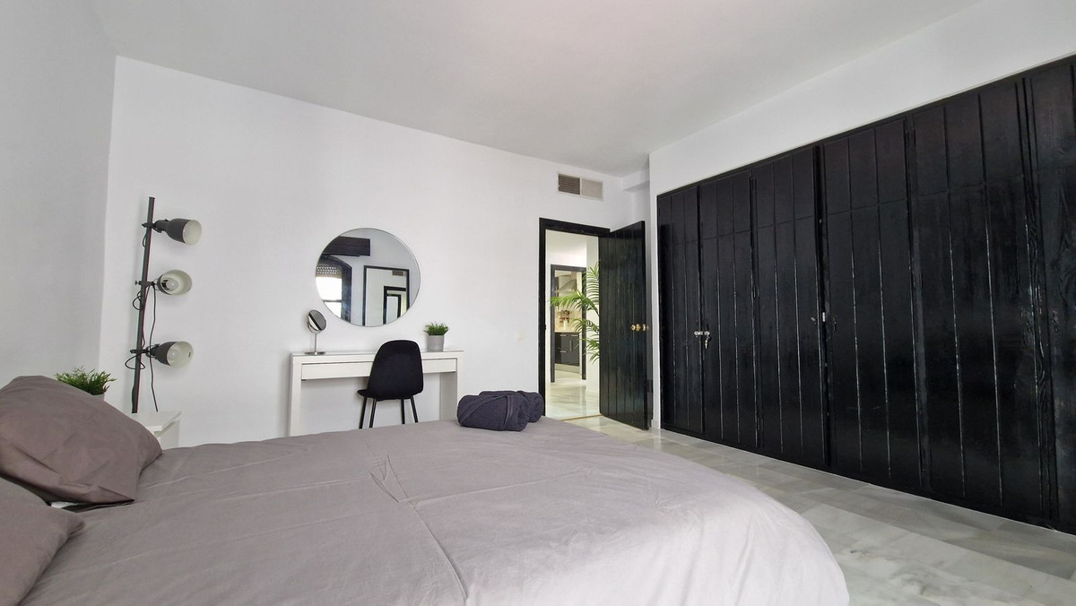 2 Bed Apartment for sale in Puerto Banús Costa Del Sol, Málaga, Spain