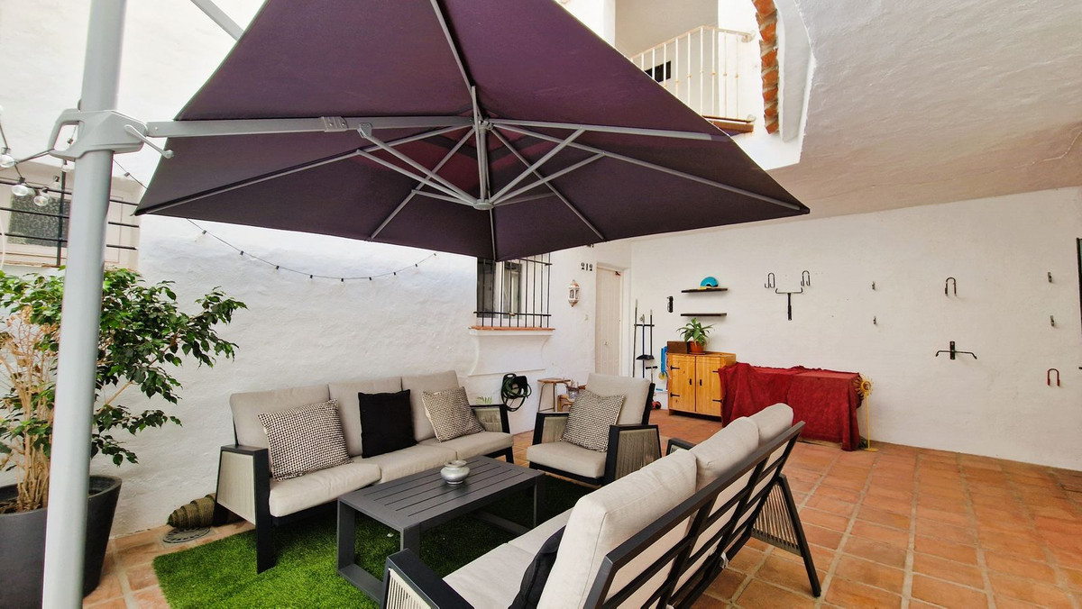 2 Bed Apartment for sale in Puerto Banús Costa Del Sol, Málaga, Spain