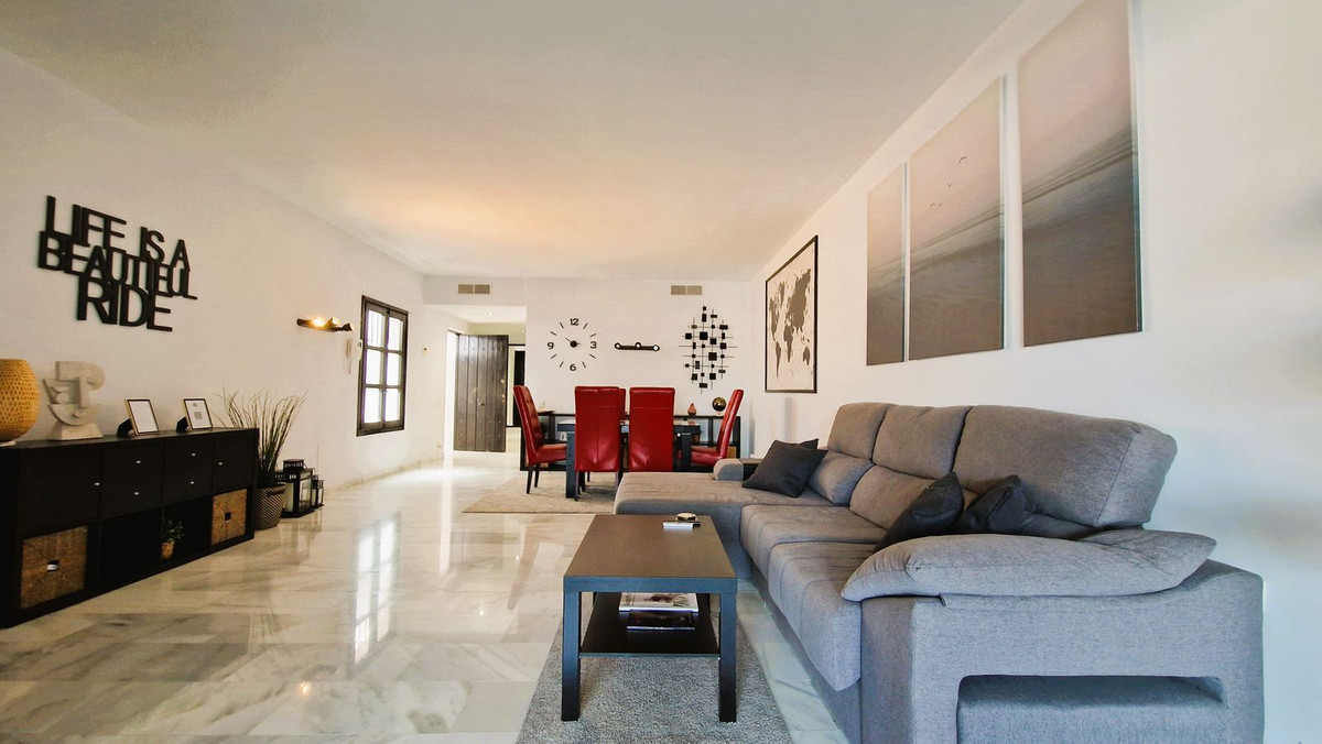 2 Bed Apartment for sale in Puerto Banús Costa Del Sol, Málaga, Spain