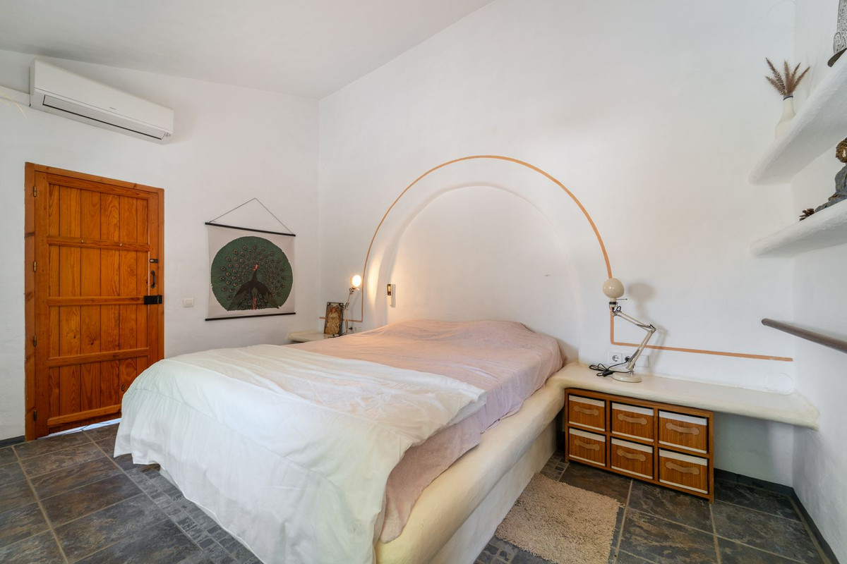 5 Bed Townhouse for sale in Almayate Costa Del Sol East, Málaga, Spain