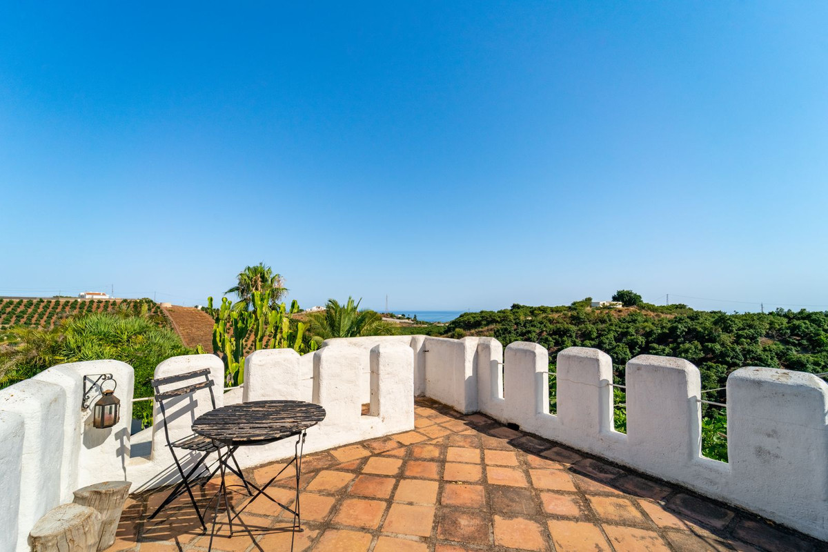 5 Bed Townhouse for sale in Almayate Costa Del Sol East, Málaga, Spain