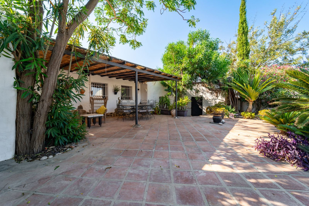 5 Bed Townhouse for sale in Almayate Costa Del Sol East, Málaga, Spain