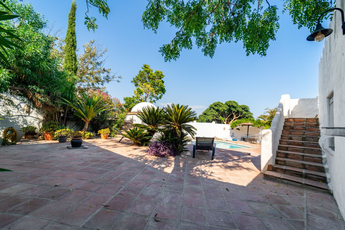 5 Bed Townhouse for sale in Almayate Costa Del Sol East, Málaga, Spain