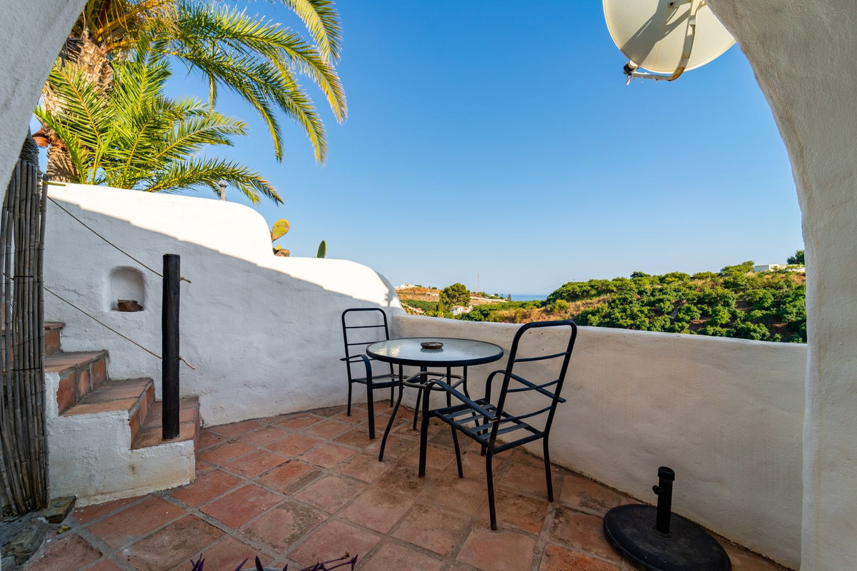 5 Bed Townhouse for sale in Almayate Costa Del Sol East, Málaga, Spain