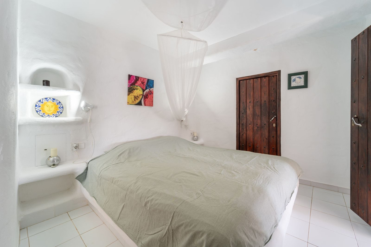 5 Bed Townhouse for sale in Almayate Costa Del Sol East, Málaga, Spain
