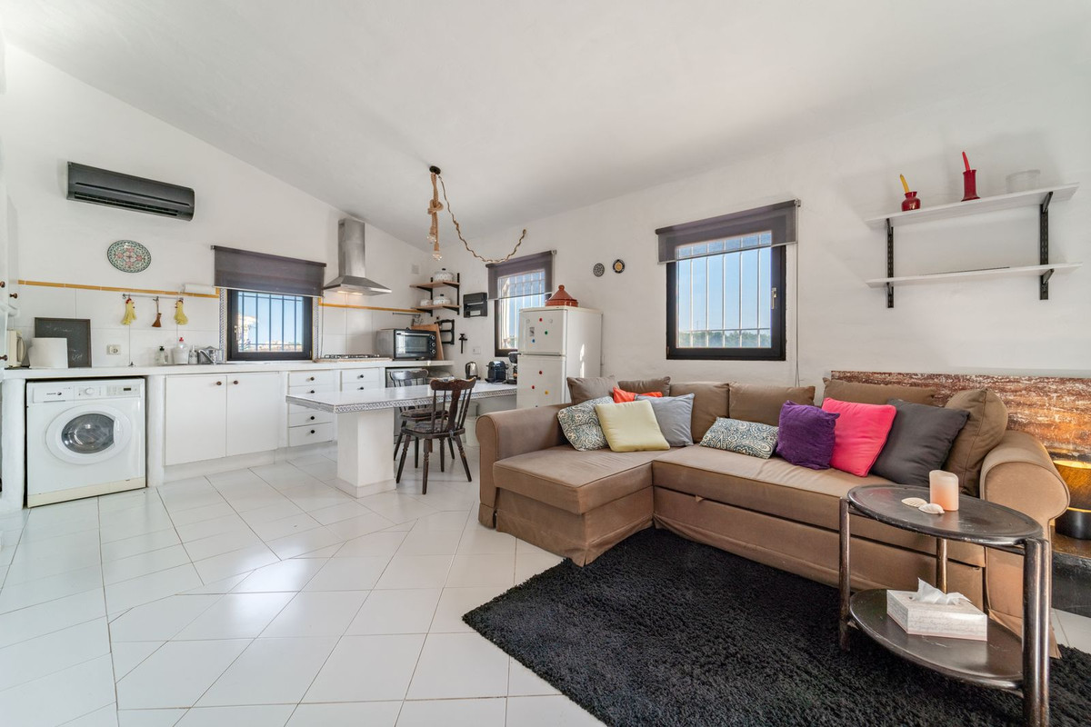 5 Bed Townhouse for sale in Almayate Costa Del Sol East, Málaga, Spain