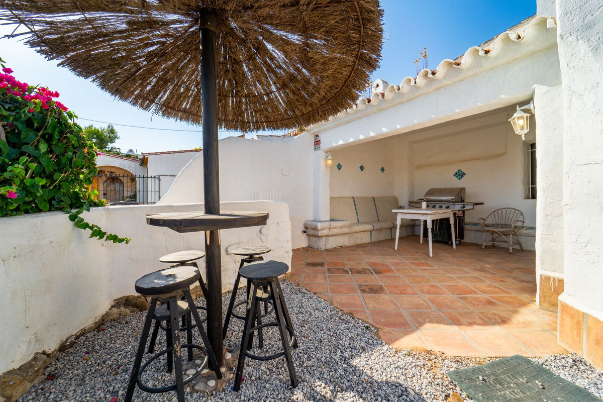5 Bed Townhouse for sale in Almayate Costa Del Sol East, Málaga, Spain